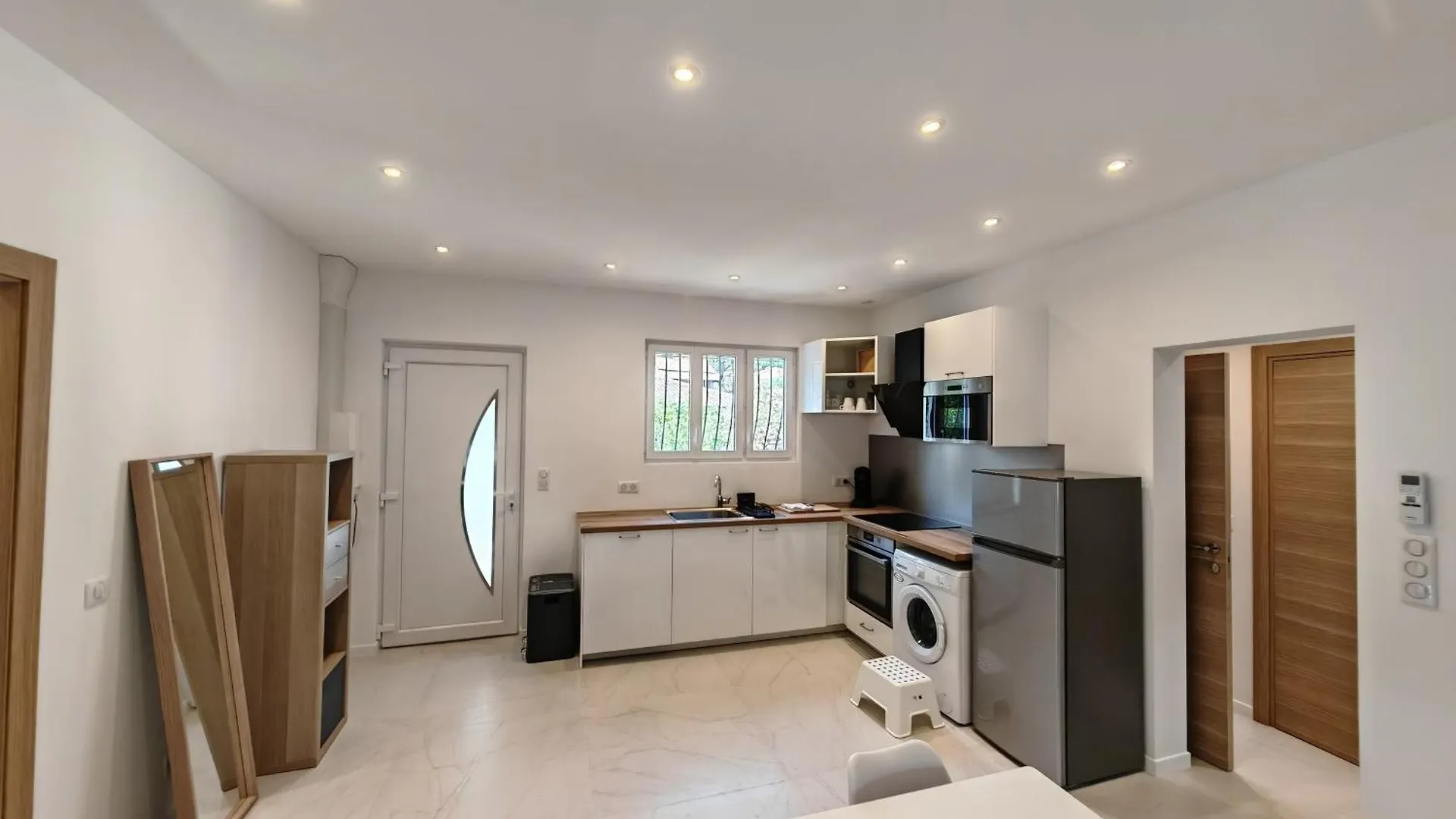 Petite Villa Climatisee Jardin contacts